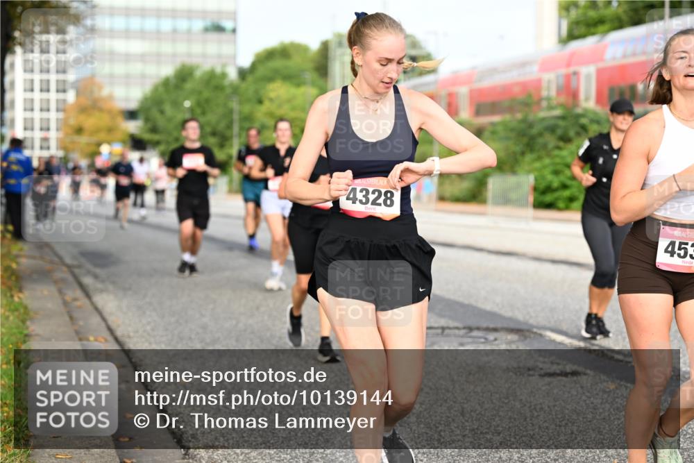 06.09.2026 - CURREX Alsterlauf Dr. Thomas Lammeyer http://msf.ph/oto/10139144 06.09.2026 10:05:58 Laufen 4328, 453 meine-sportfotos.de