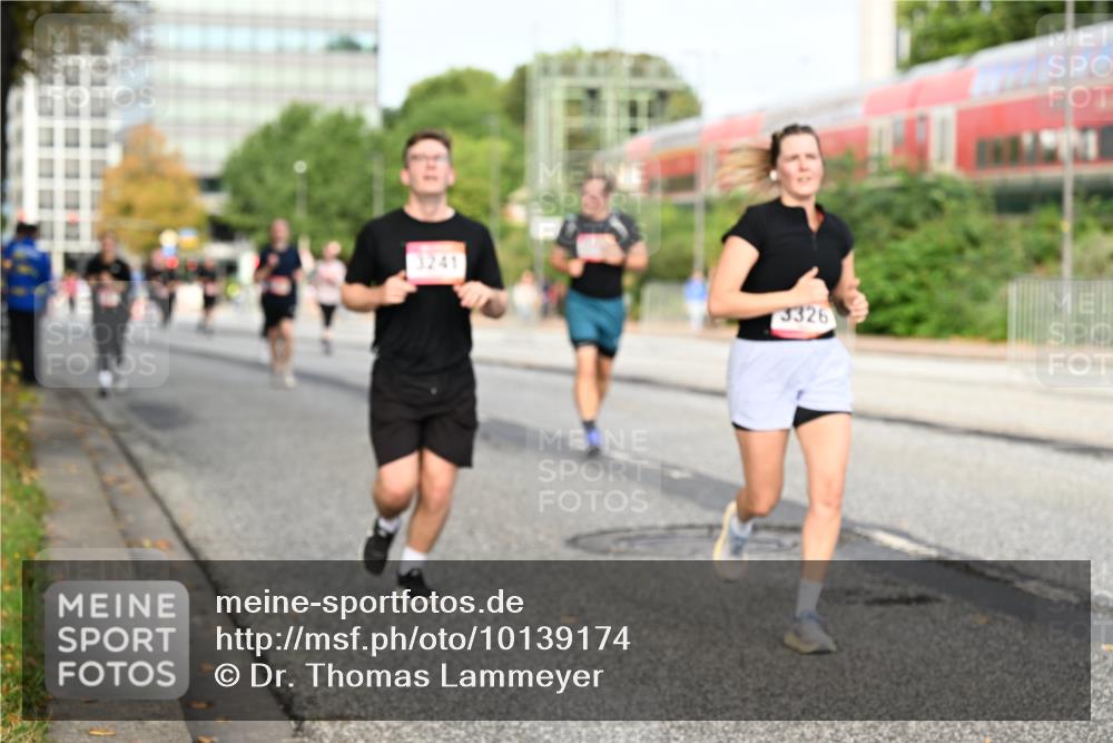 06.09.2026 - CURREX Alsterlauf Dr. Thomas Lammeyer http://msf.ph/oto/10139174 06.09.2026 10:06:01 Laufen 3241, 3326 meine-sportfotos.de