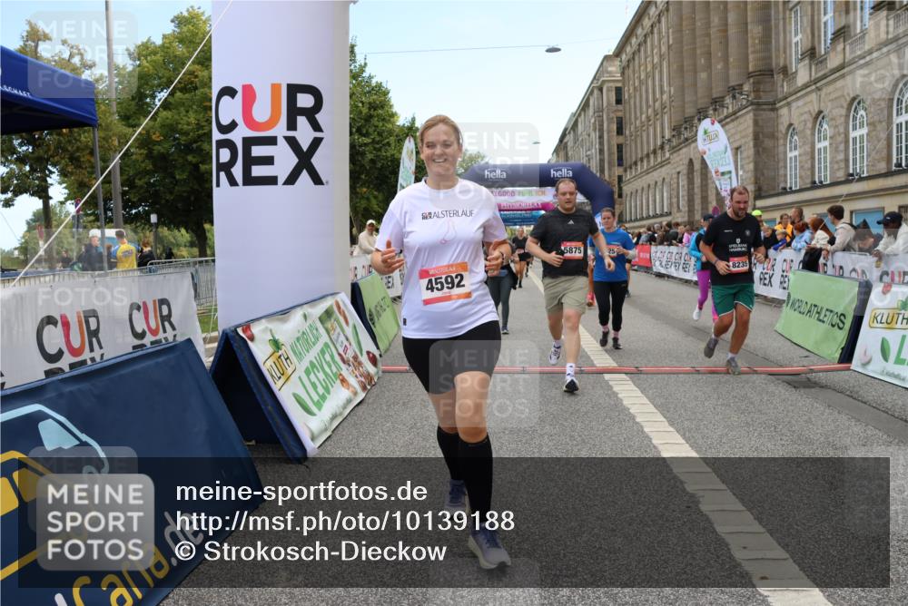 06.09.2026 - CURREX Alsterlauf Strokosch-Dieckow http://msf.ph/oto/10139188 06.09.2026 10:17:00 Ziel 2048, 2222, 3002, 3024, 3973, 4439, 4440, 4477, 4523, 4557, 4592, 4750, 4756, 5082, 5875, 6025, 6087, 8083, 8235, 8295 meine-sportfotos.de