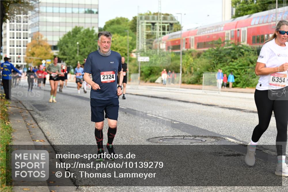 06.09.2026 - CURREX Alsterlauf Dr. Thomas Lammeyer http://msf.ph/oto/10139279 06.09.2026 10:06:12 Laufen 23, 9, 2324, 6354 meine-sportfotos.de