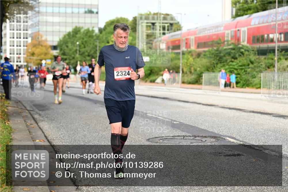 06.09.2026 - CURREX Alsterlauf Dr. Thomas Lammeyer http://msf.ph/oto/10139286 06.09.2026 10:06:13 Laufen 2324 meine-sportfotos.de