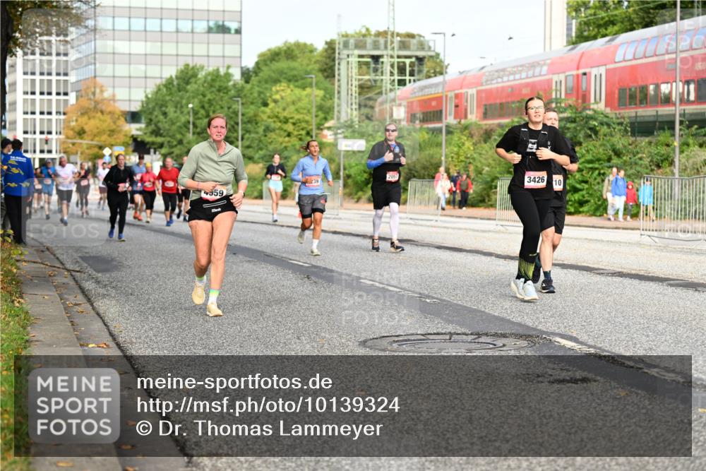 06.09.2026 - CURREX Alsterlauf Dr. Thomas Lammeyer http://msf.ph/oto/10139324 06.09.2026 10:06:17 Laufen 2057, 3426, 39, 10, 4359 meine-sportfotos.de