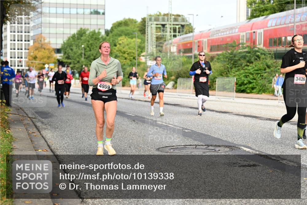 06.09.2026 - CURREX Alsterlauf Dr. Thomas Lammeyer http://msf.ph/oto/10139338 06.09.2026 10:06:18 Laufen 4959, 4239, 3426, 2057 meine-sportfotos.de