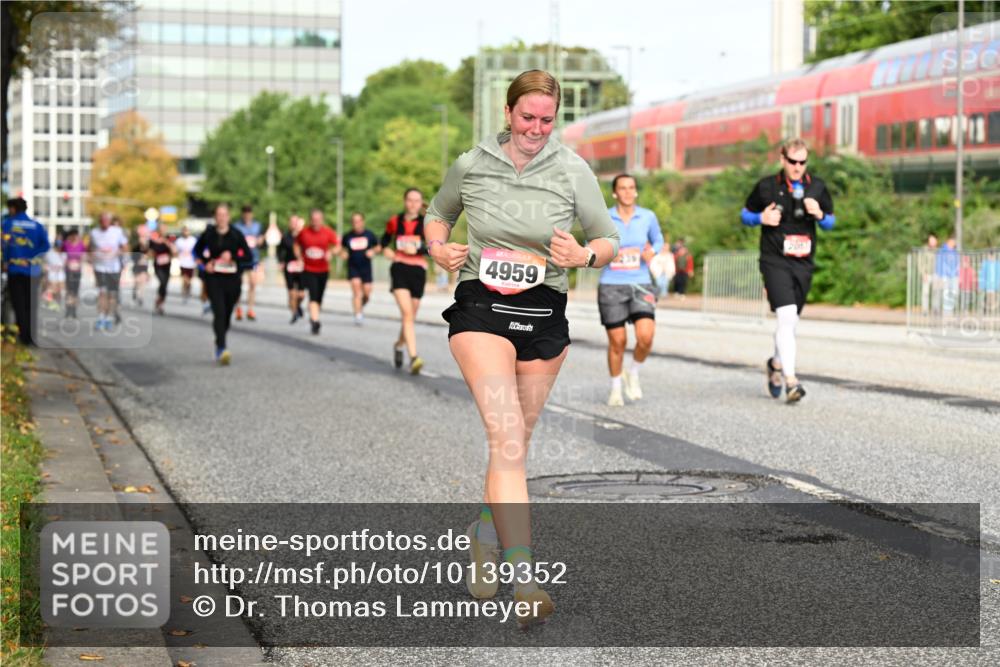 06.09.2026 - CURREX Alsterlauf Dr. Thomas Lammeyer http://msf.ph/oto/10139352 06.09.2026 10:06:19 Laufen 4959 meine-sportfotos.de