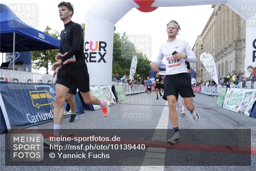 06.09.2026 - CURREX Alsterlauf Yannick Fuchs http://msf.ph/oto/10139440 06.09.2026 09:45:59 Ziel 2731, 2828, 3404, 3623, 4721, 4828, 5537, 6072, 6256, 6391, 8193 meine-sportfotos.de