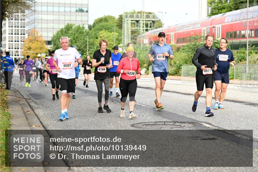 06.09.2026 - CURREX Alsterlauf Dr. Thomas Lammeyer http://msf.ph/oto/10139449 06.09.2026 10:06:28 Laufen 2840, 4697, 5356, 4166, 4238, 4816, 4077, 2566 meine-sportfotos.de