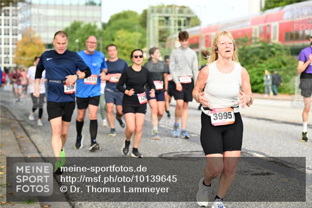 06.09.2026 - CURREX Alsterlauf Dr. Thomas Lammeyer http://msf.ph/oto/10139645 06.09.2026 10:06:48 Laufen 2589, 5558, 3995 meine-sportfotos.de