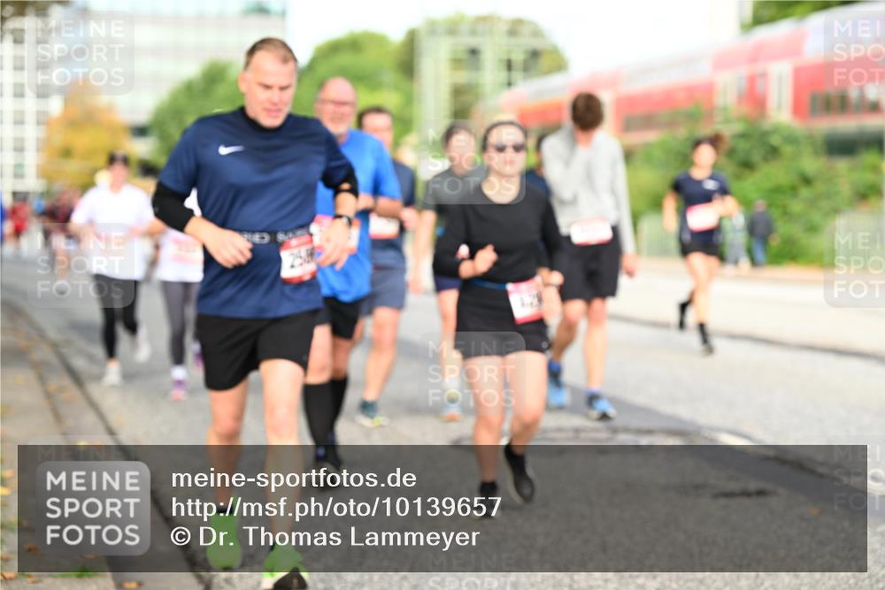 06.09.2026 - CURREX Alsterlauf Dr. Thomas Lammeyer http://msf.ph/oto/10139657 06.09.2026 10:06:49 Laufen 258 meine-sportfotos.de