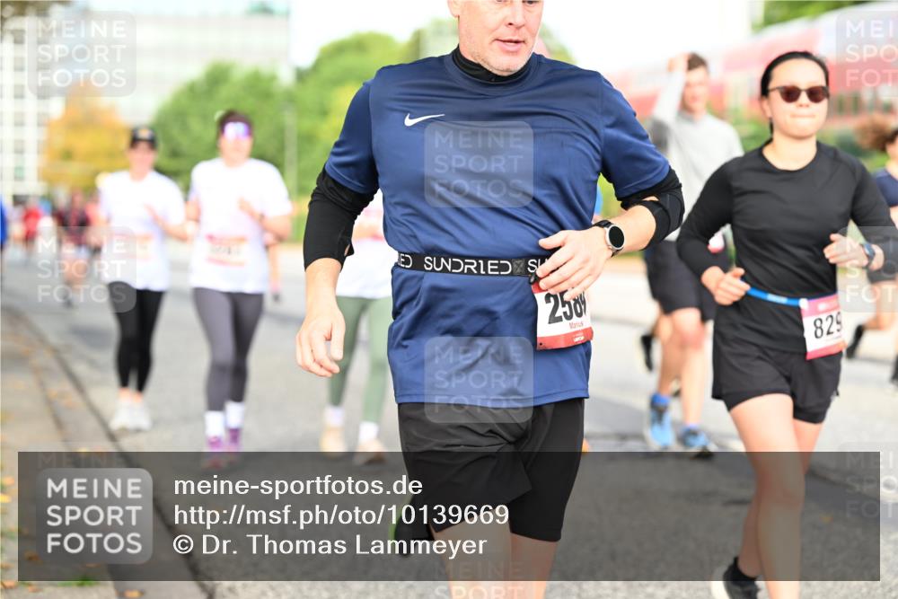 06.09.2026 - CURREX Alsterlauf Dr. Thomas Lammeyer http://msf.ph/oto/10139669 06.09.2026 10:06:50 Laufen 250, 829 meine-sportfotos.de