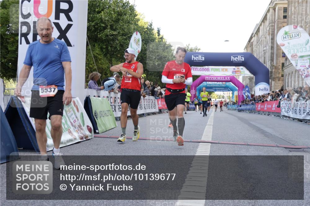 06.09.2026 - CURREX Alsterlauf Yannick Fuchs http://msf.ph/oto/10139677 06.09.2026 09:46:05 Ziel 2122, 2731, 2828, 3404, 3623, 5537, 5846, 6256, 6391, 8158 meine-sportfotos.de