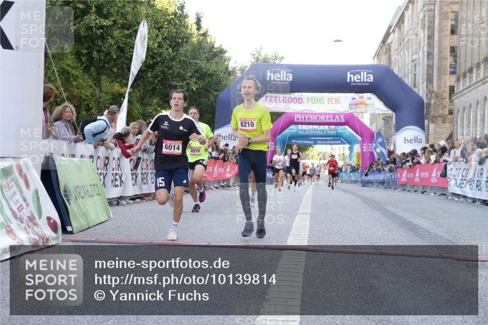06.09.2026 - CURREX Alsterlauf Yannick Fuchs http://msf.ph/oto/10139814 06.09.2026 09:46:10 Ziel 2122, 4970, 5537, 5846, 5906, 6014, 6256, 6406, 8158, 8210, 8266 meine-sportfotos.de