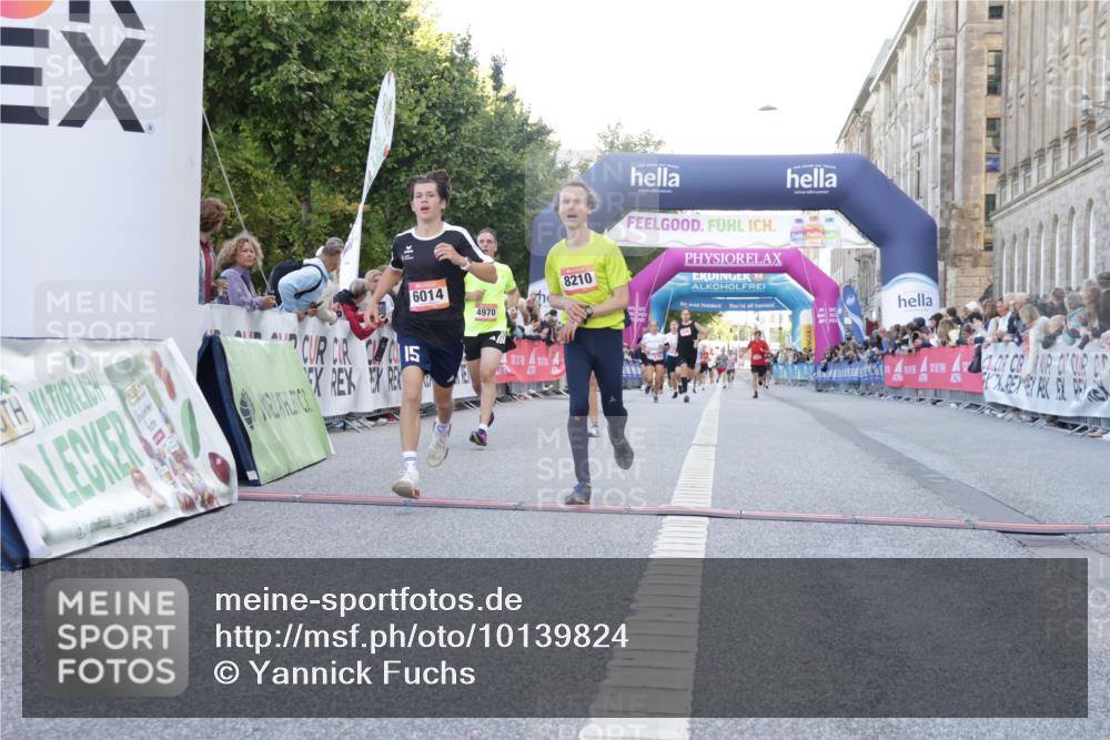 06.09.2026 - CURREX Alsterlauf Yannick Fuchs http://msf.ph/oto/10139824 06.09.2026 09:46:10 Ziel 2122, 4970, 5537, 5846, 5906, 6014, 6256, 6406, 8158, 8210, 8266 meine-sportfotos.de