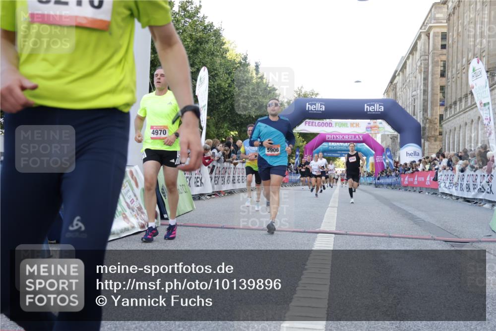 06.09.2026 - CURREX Alsterlauf Yannick Fuchs http://msf.ph/oto/10139896 06.09.2026 09:46:12 Ziel 2122, 2703, 4970, 5846, 5906, 6014, 6406, 8158, 8210, 8266 meine-sportfotos.de