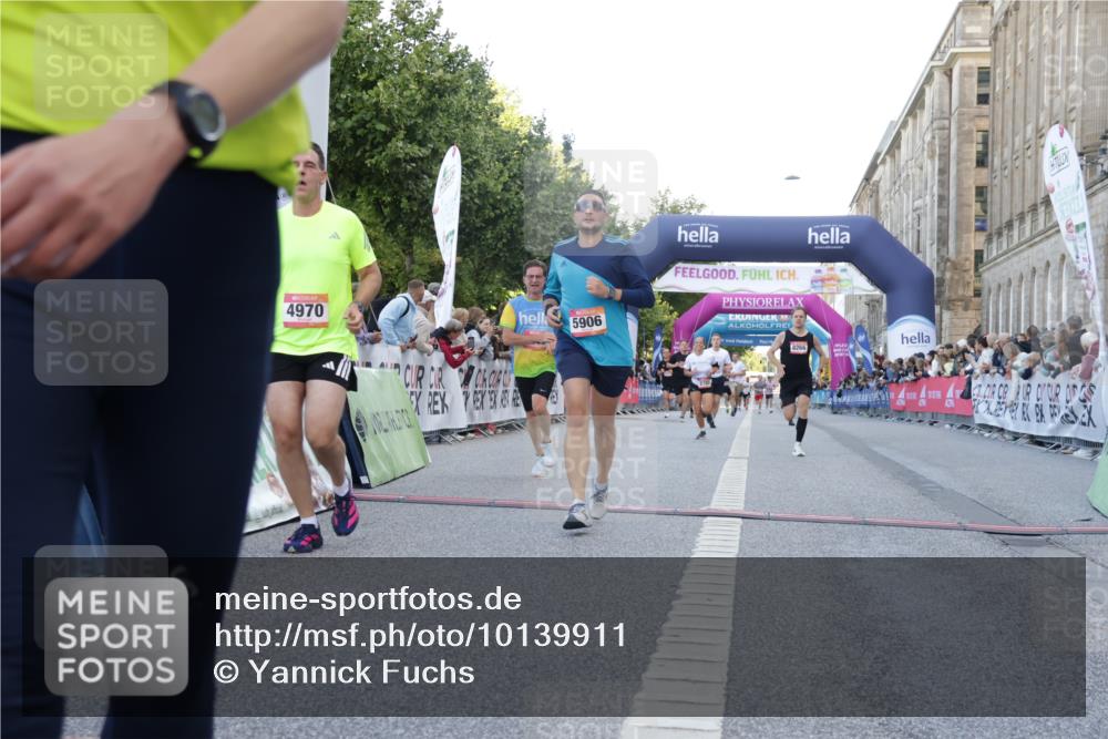 06.09.2026 - CURREX Alsterlauf Yannick Fuchs http://msf.ph/oto/10139911 06.09.2026 09:46:13 Ziel 2122, 2703, 4824, 4970, 5846, 5906, 6014, 6406, 8158, 8210, 8266 meine-sportfotos.de