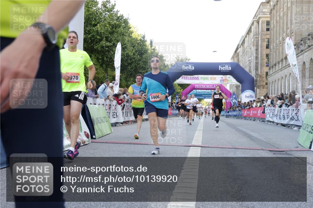 06.09.2026 - CURREX Alsterlauf Yannick Fuchs http://msf.ph/oto/10139920 06.09.2026 09:46:13 Ziel 2122, 2703, 4824, 4970, 5846, 5906, 6014, 6406, 8158, 8210, 8266 meine-sportfotos.de