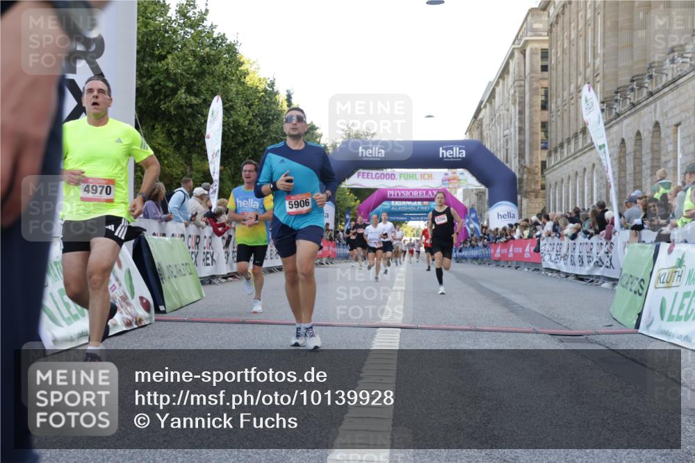 06.09.2026 - CURREX Alsterlauf Yannick Fuchs http://msf.ph/oto/10139928 06.09.2026 09:46:13 Ziel 2122, 2703, 4824, 4970, 5846, 5906, 6014, 6406, 8158, 8210, 8266 meine-sportfotos.de