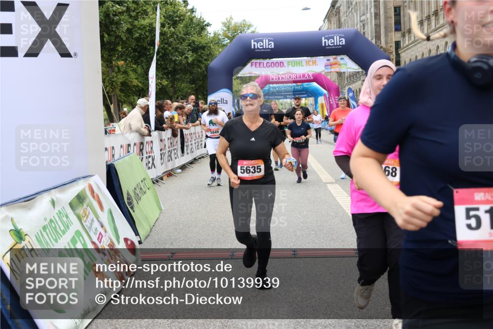 06.09.2026 - CURREX Alsterlauf Strokosch-Dieckow http://msf.ph/oto/10139939 06.09.2026 10:17:30 Ziel 2462, 2546, 2547, 2597, 2598, 2911, 2985, 3117, 3444, 3709, 5118, 5560, 5635, 5820, 5849, 6068, 6081, 6342, 6363, 8109 meine-sportfotos.de