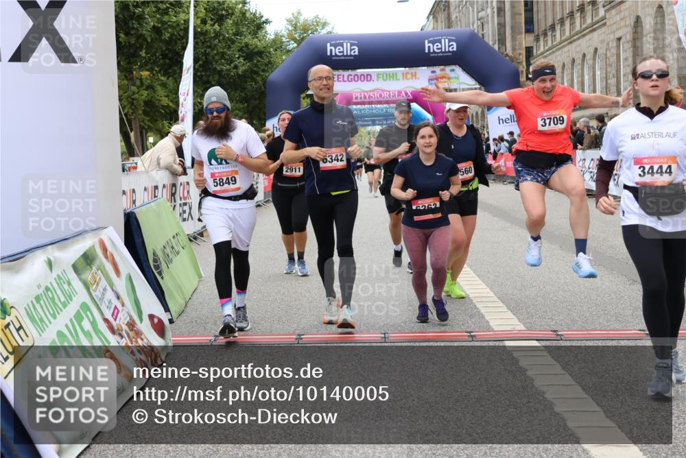 06.09.2026 - CURREX Alsterlauf Strokosch-Dieckow http://msf.ph/oto/10140005 06.09.2026 10:17:33 Ziel 2462, 2597, 2598, 2911, 2985, 3117, 3444, 3709, 5118, 5560, 5635, 5820, 5849, 6068, 6081, 6342, 6363, 8109 meine-sportfotos.de