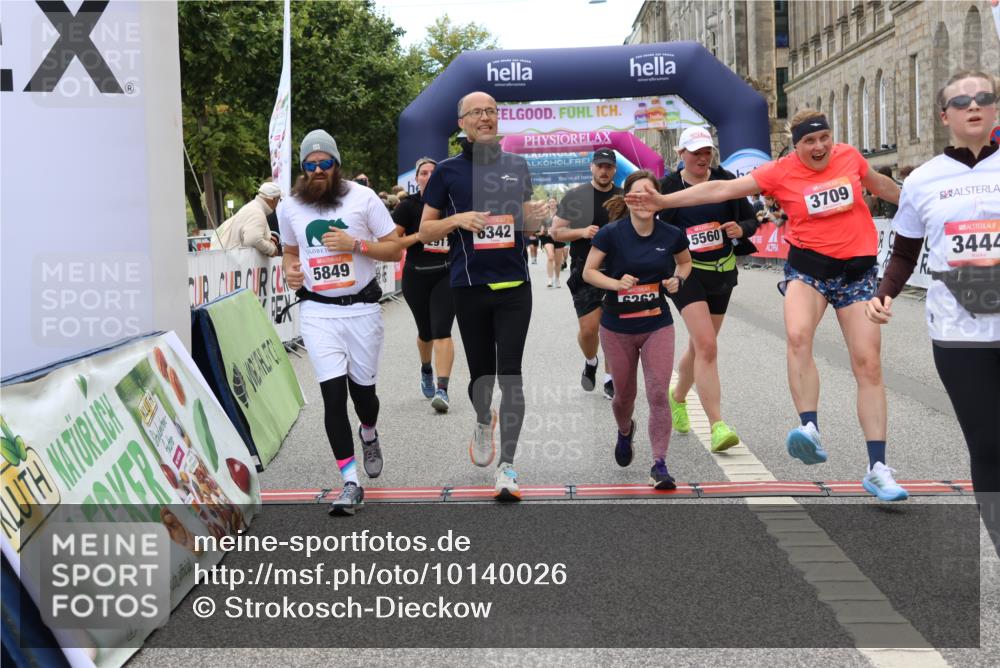 06.09.2026 - CURREX Alsterlauf Strokosch-Dieckow http://msf.ph/oto/10140026 06.09.2026 10:17:33 Ziel 2462, 2597, 2598, 2911, 2985, 3117, 3444, 3709, 5118, 5560, 5635, 5820, 5849, 6068, 6081, 6342, 6363, 8109 meine-sportfotos.de