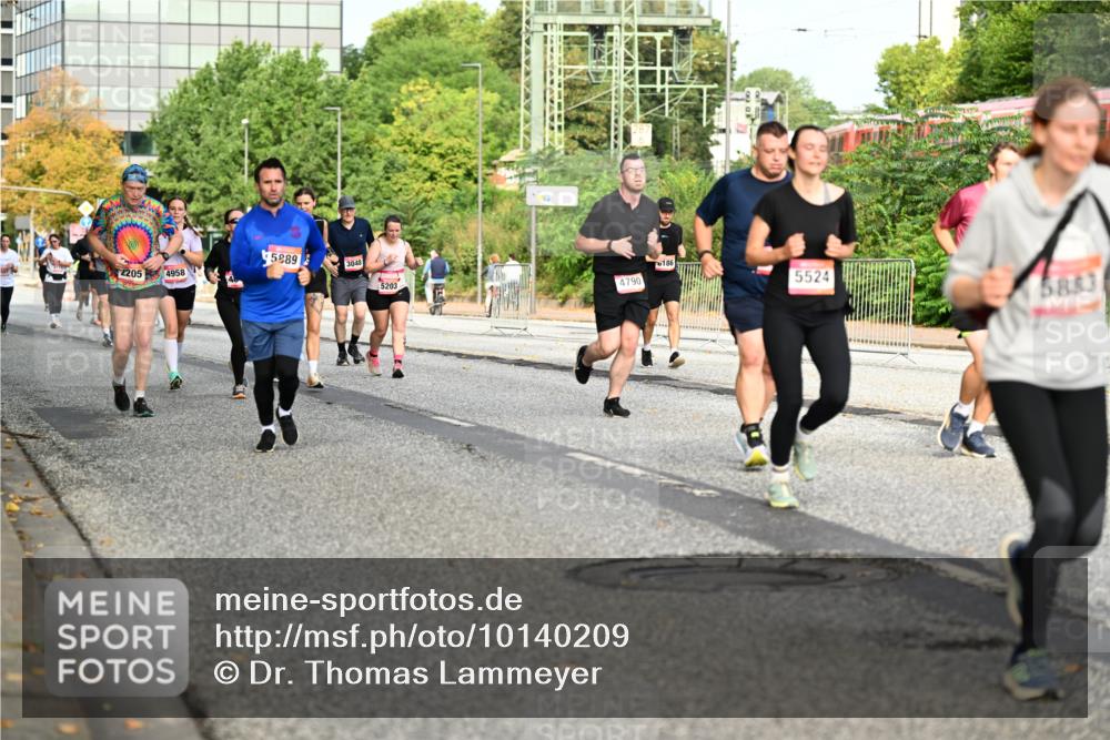 06.09.2026 - CURREX Alsterlauf Dr. Thomas Lammeyer http://msf.ph/oto/10140209 06.09.2026 10:07:54 Laufen 5889, 3048, 2205, 4958, 186, 5203, 4790, 5524, 5883 meine-sportfotos.de