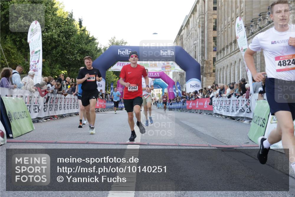 06.09.2026 - CURREX Alsterlauf Yannick Fuchs http://msf.ph/oto/10140251 06.09.2026 09:46:18 Ziel 2342, 2703, 4287, 4537, 4824, 4970, 5419, 5515, 5906, 6014, 6406, 8210, 8266 meine-sportfotos.de