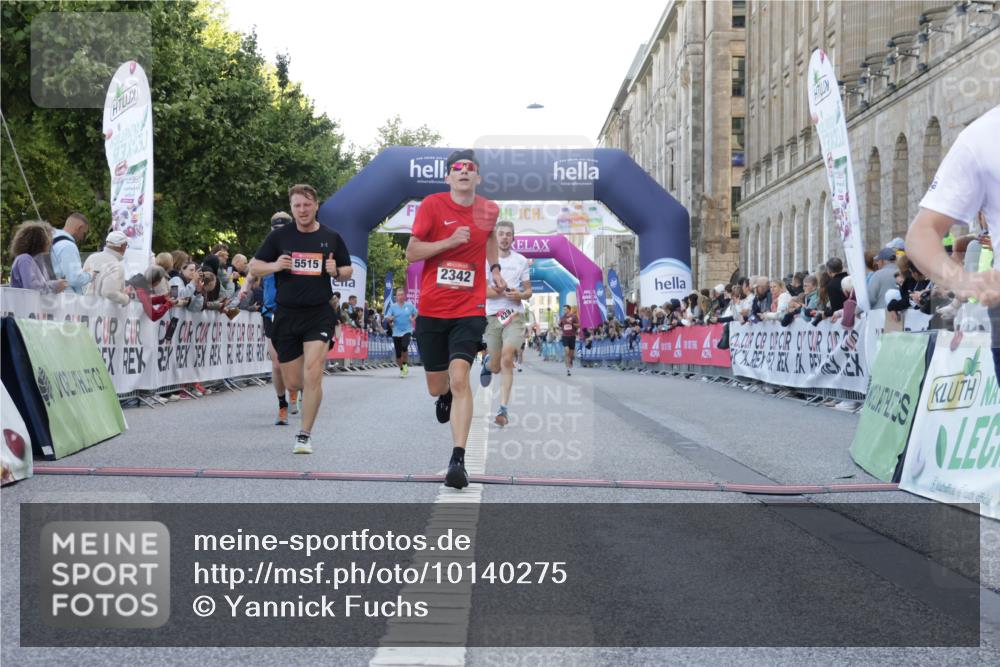 06.09.2026 - CURREX Alsterlauf Yannick Fuchs http://msf.ph/oto/10140275 06.09.2026 09:46:19 Ziel 2342, 2703, 4287, 4537, 4824, 4970, 5419, 5515, 5906, 6406, 8266 meine-sportfotos.de