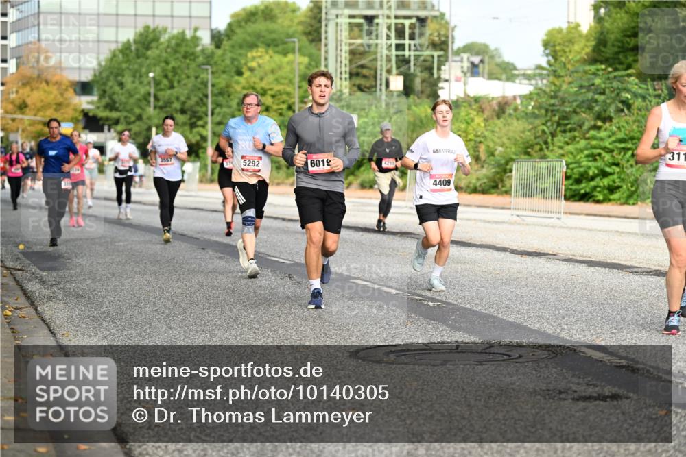 06.09.2026 - CURREX Alsterlauf Dr. Thomas Lammeyer http://msf.ph/oto/10140305 06.09.2026 10:08:04 Laufen 319, 3557, 120, 37, 5292, 6019, 4215, 4409, 311 meine-sportfotos.de