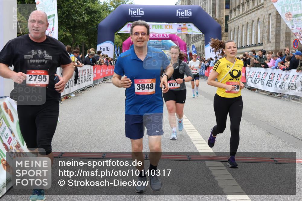 06.09.2026 - CURREX Alsterlauf Strokosch-Dieckow http://msf.ph/oto/10140317 06.09.2026 10:17:51 Ziel 2645, 2710, 2795, 3680, 3948, 4757, 4759, 5177 meine-sportfotos.de