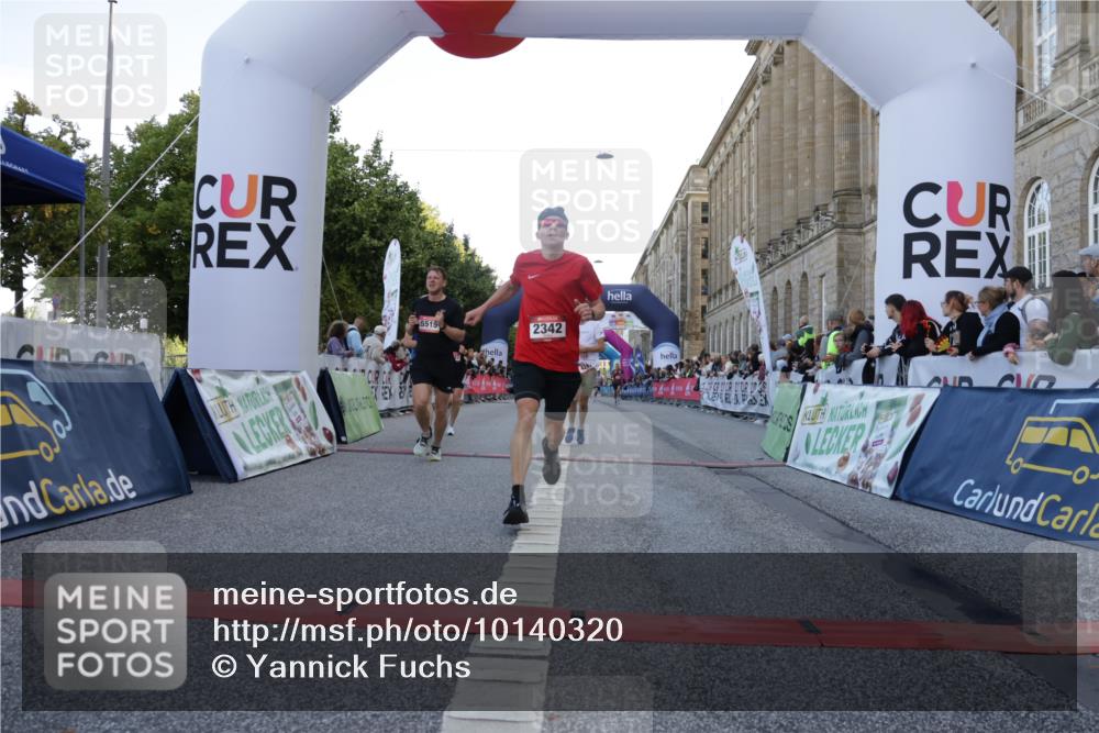 06.09.2026 - CURREX Alsterlauf Yannick Fuchs http://msf.ph/oto/10140320 06.09.2026 09:46:19 Ziel 2342, 2703, 4287, 4537, 4824, 4970, 5419, 5515, 5906, 6406, 8266 meine-sportfotos.de