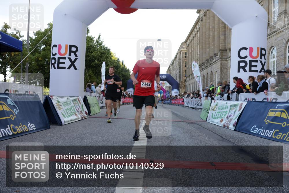 06.09.2026 - CURREX Alsterlauf Yannick Fuchs http://msf.ph/oto/10140329 06.09.2026 09:46:20 Ziel 2342, 2703, 3132, 4287, 4537, 4619, 4824, 4970, 5419, 5515, 5906, 6406, 8266 meine-sportfotos.de