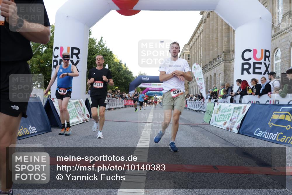 06.09.2026 - CURREX Alsterlauf Yannick Fuchs http://msf.ph/oto/10140383 06.09.2026 09:46:22 Ziel 2342, 2703, 3132, 4183, 4287, 4537, 4619, 4824, 5419, 5515, 6406, 8266 meine-sportfotos.de