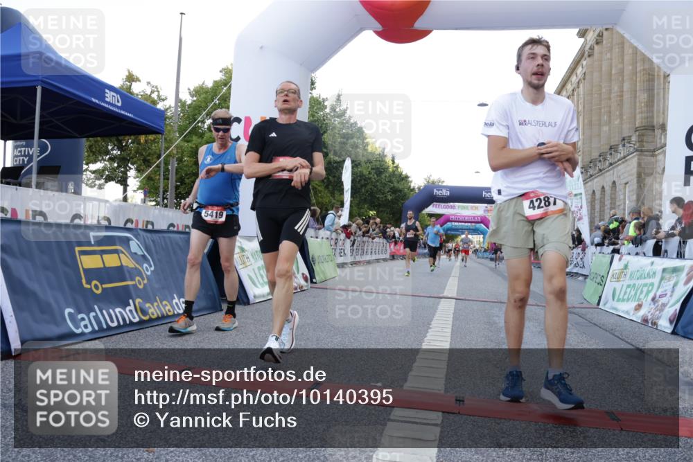06.09.2026 - CURREX Alsterlauf Yannick Fuchs http://msf.ph/oto/10140395 06.09.2026 09:46:22 Ziel 2342, 2703, 3132, 4183, 4287, 4537, 4619, 4824, 5419, 5515, 6406, 8266 meine-sportfotos.de