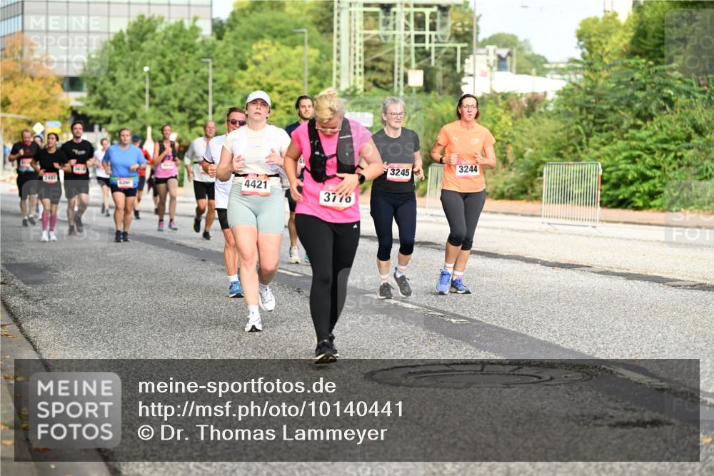 06.09.2026 - CURREX Alsterlauf Dr. Thomas Lammeyer http://msf.ph/oto/10140441 06.09.2026 10:08:19 Laufen 2463, 4421, 3776, 3244, 3245 meine-sportfotos.de