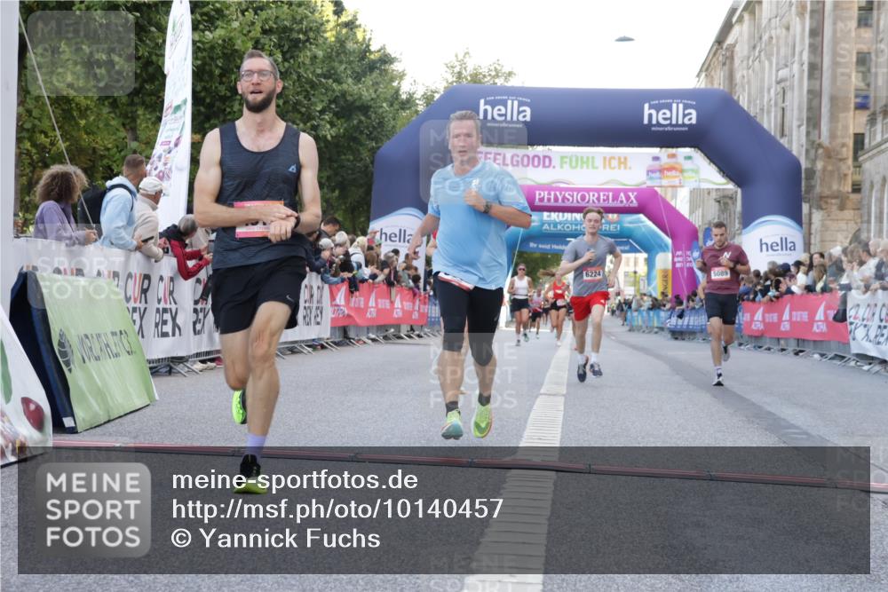 06.09.2026 - CURREX Alsterlauf Yannick Fuchs http://msf.ph/oto/10140457 06.09.2026 09:46:24 Ziel 2342, 2703, 3132, 3182, 4183, 4287, 4537, 4619, 4824, 5419, 5515, 6224 meine-sportfotos.de