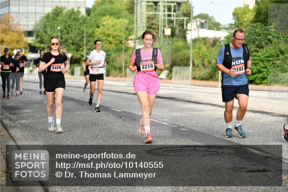 06.09.2026 - CURREX Alsterlauf Dr. Thomas Lammeyer http://msf.ph/oto/10140555 06.09.2026 10:08:33 Laufen 5428, 5220, 2219, 2193 meine-sportfotos.de