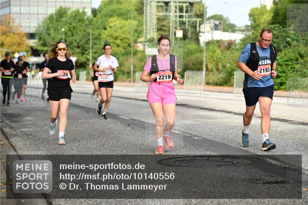 06.09.2026 - CURREX Alsterlauf Dr. Thomas Lammeyer http://msf.ph/oto/10140556 06.09.2026 10:08:34 Laufen 28, 5220, 2193, 2219 meine-sportfotos.de