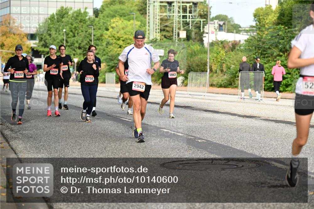 06.09.2026 - CURREX Alsterlauf Dr. Thomas Lammeyer http://msf.ph/oto/10140600 06.09.2026 10:08:38 Laufen 2822, 5809, 009, 2750, 2942, 5943, 52 meine-sportfotos.de