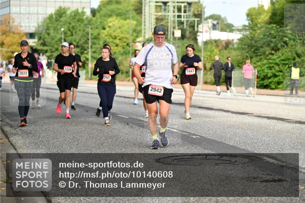 06.09.2026 - CURREX Alsterlauf Dr. Thomas Lammeyer http://msf.ph/oto/10140608 06.09.2026 10:08:39 Laufen 5809, 2822, 750, 2942, 5943 meine-sportfotos.de