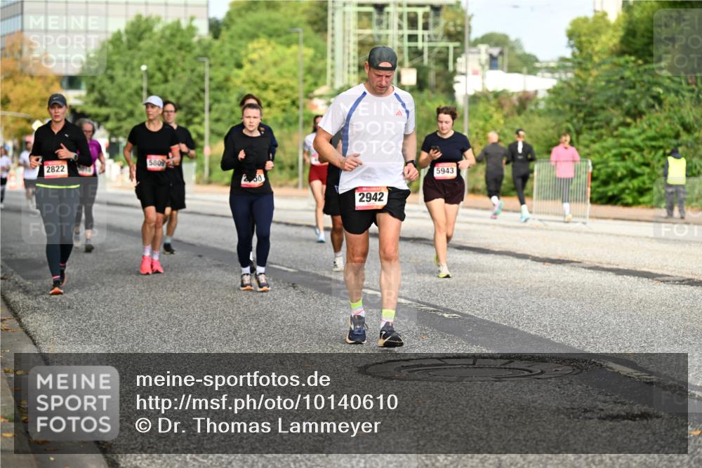 06.09.2026 - CURREX Alsterlauf Dr. Thomas Lammeyer http://msf.ph/oto/10140610 06.09.2026 10:08:39 Laufen 5809, 2822, 2, 50, 2942, 5943 meine-sportfotos.de