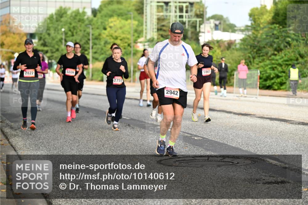 06.09.2026 - CURREX Alsterlauf Dr. Thomas Lammeyer http://msf.ph/oto/10140612 06.09.2026 10:08:39 Laufen 5809, 2822, 2755, 2942, 5943 meine-sportfotos.de