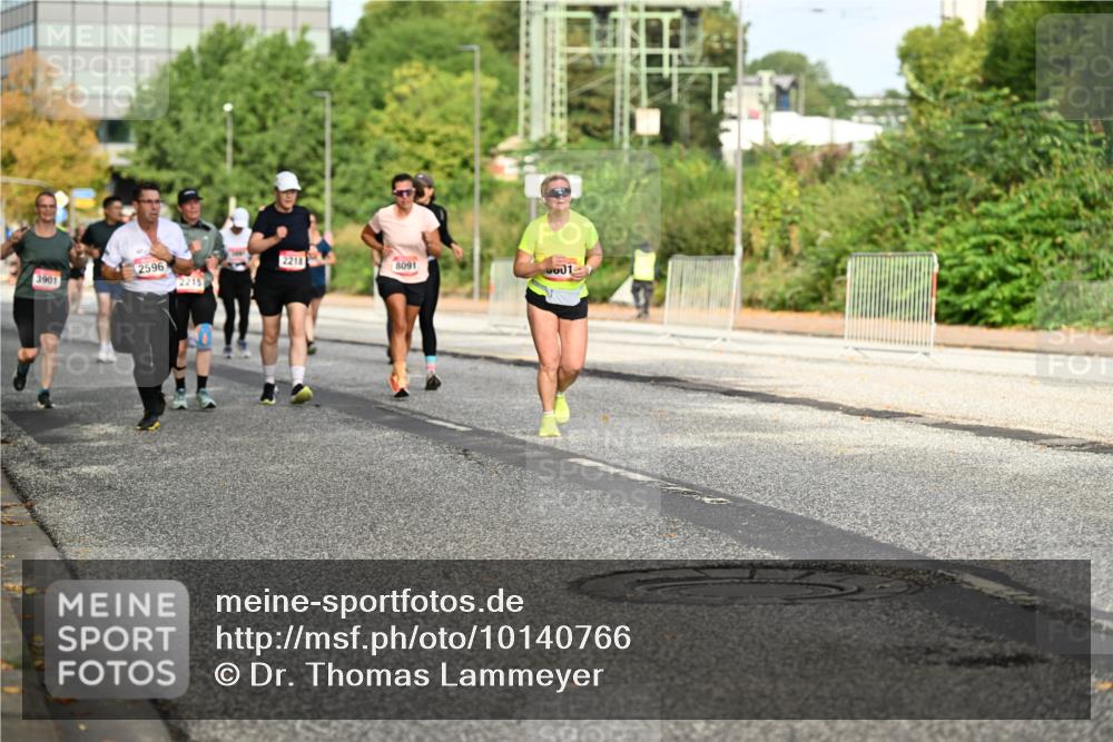 06.09.2026 - CURREX Alsterlauf Dr. Thomas Lammeyer http://msf.ph/oto/10140766 06.09.2026 10:08:57 Laufen 3901, 2596, 2215, 2218, 8091, 001 meine-sportfotos.de