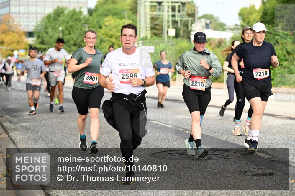06.09.2026 - CURREX Alsterlauf Dr. Thomas Lammeyer http://msf.ph/oto/10140810 06.09.2026 10:09:02 Laufen 3901, 2596, 2218, 2215 meine-sportfotos.de