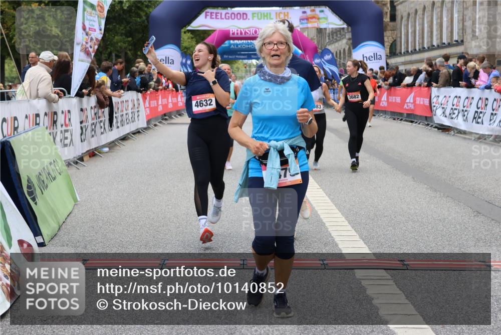 06.09.2026 - CURREX Alsterlauf Strokosch-Dieckow http://msf.ph/oto/10140852 06.09.2026 10:18:19 Ziel 2026, 2208, 2209, 2262, 2381, 3083, 3682, 3683, 4186, 4391, 4479, 4632, 4644, 5050, 5572, 6339, 8290 meine-sportfotos.de