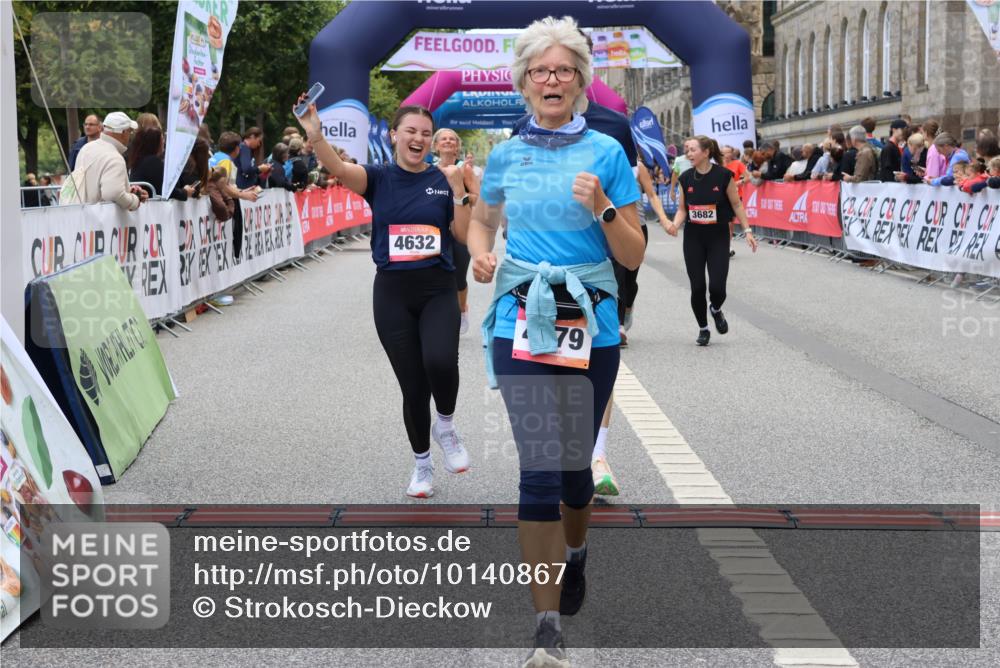 06.09.2026 - CURREX Alsterlauf Strokosch-Dieckow http://msf.ph/oto/10140867 06.09.2026 10:18:19 Ziel 2026, 2208, 2209, 2262, 2381, 3083, 3682, 3683, 4186, 4391, 4479, 4632, 4644, 5050, 5572, 6339, 8290 meine-sportfotos.de