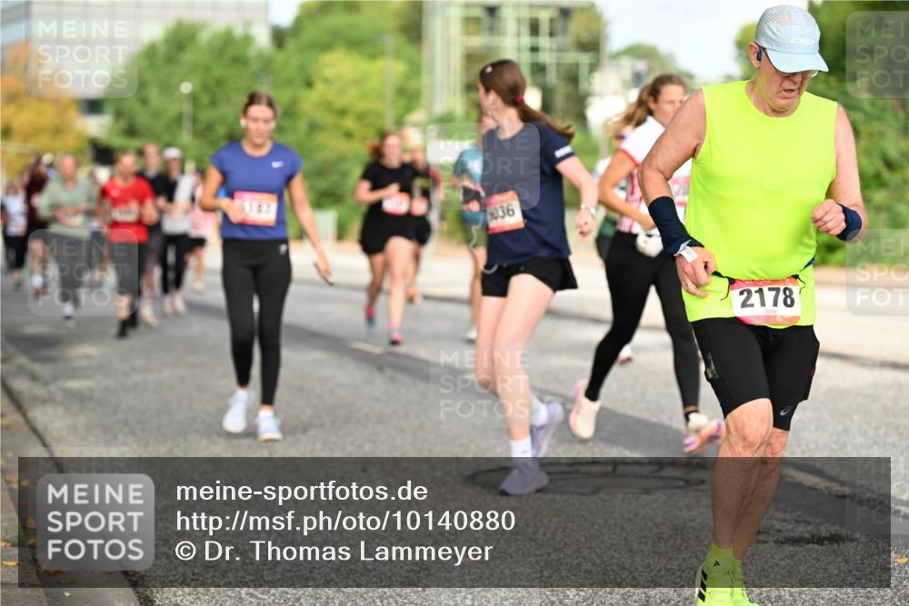 06.09.2026 - CURREX Alsterlauf Dr. Thomas Lammeyer http://msf.ph/oto/10140880 06.09.2026 10:09:10 Laufen 036, 2178 meine-sportfotos.de