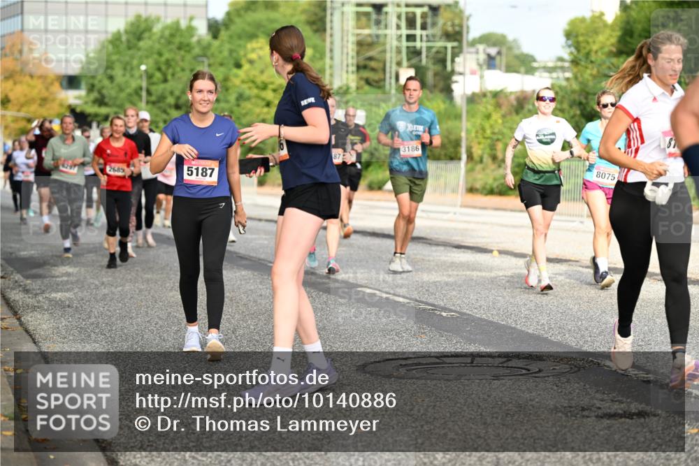 06.09.2026 - CURREX Alsterlauf Dr. Thomas Lammeyer http://msf.ph/oto/10140886 06.09.2026 10:09:11 Laufen 3186, 87, 8075, 2685, 5187, 87 meine-sportfotos.de