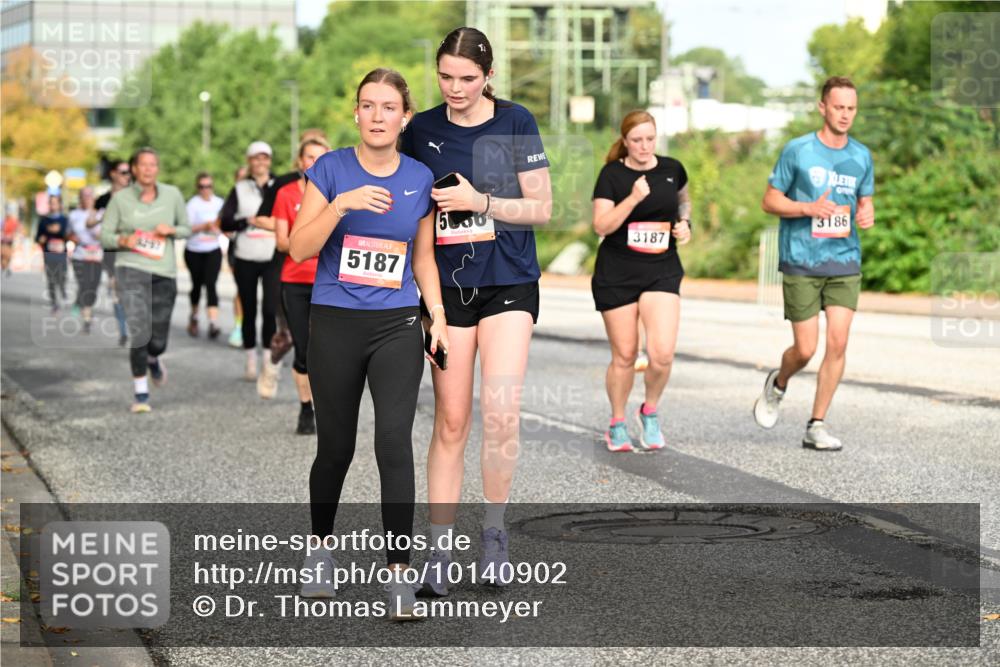 06.09.2026 - CURREX Alsterlauf Dr. Thomas Lammeyer http://msf.ph/oto/10140902 06.09.2026 10:09:13 Laufen 24, 5187, 5000, 3186, 3187 meine-sportfotos.de