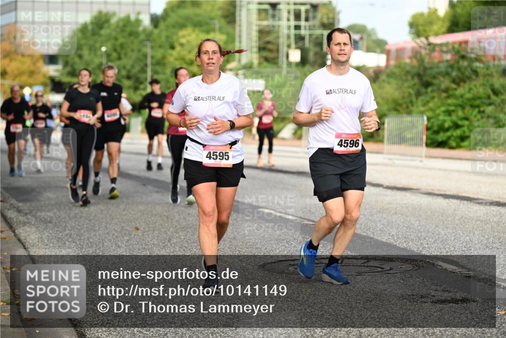 06.09.2026 - CURREX Alsterlauf Dr. Thomas Lammeyer http://msf.ph/oto/10141149 06.09.2026 10:09:42 Laufen 4595, 4596 meine-sportfotos.de