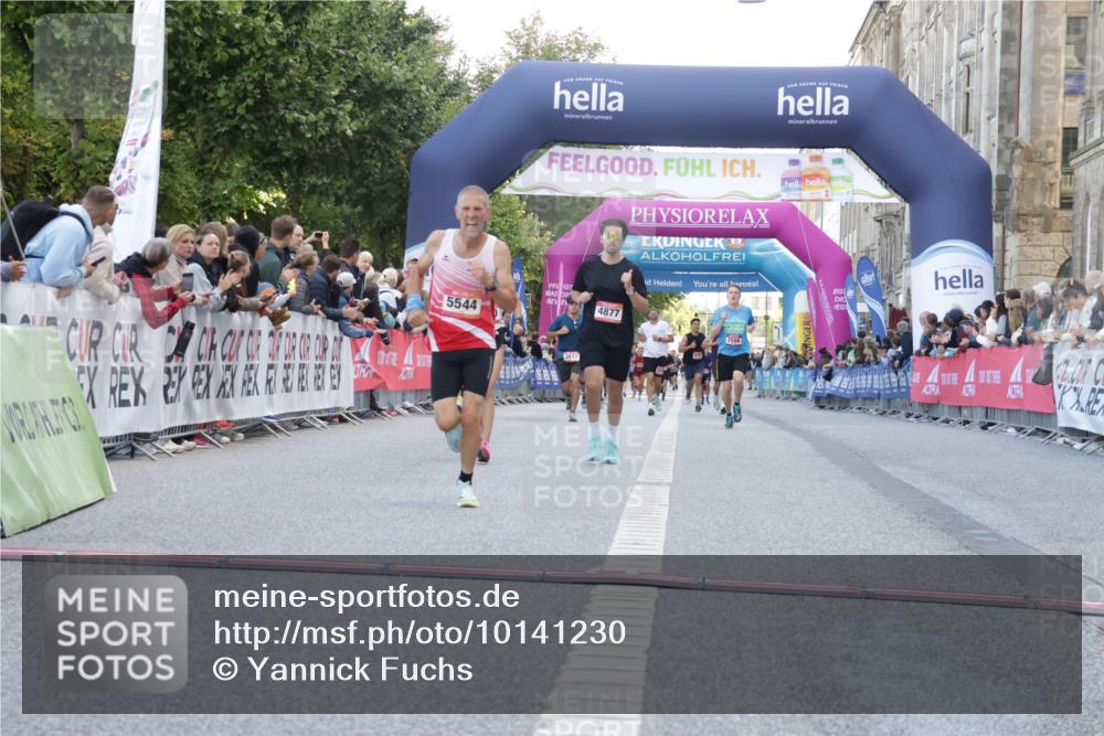 06.09.2026 - CURREX Alsterlauf Yannick Fuchs http://msf.ph/oto/10141230 06.09.2026 09:46:36 Ziel 2563, 2683, 2752, 3182, 4663, 4877, 5430, 5544, 6109 meine-sportfotos.de