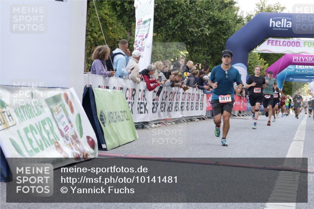 06.09.2026 - CURREX Alsterlauf Yannick Fuchs http://msf.ph/oto/10141481 06.09.2026 09:46:42 Ziel 2556, 3432, 3617, 4716, 4877, 4890, 5430, 5544, 8249 meine-sportfotos.de